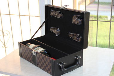 品味之選 高檔紅酒皮盒與木盒——從雙支裝到批發(fā)的全方位指南